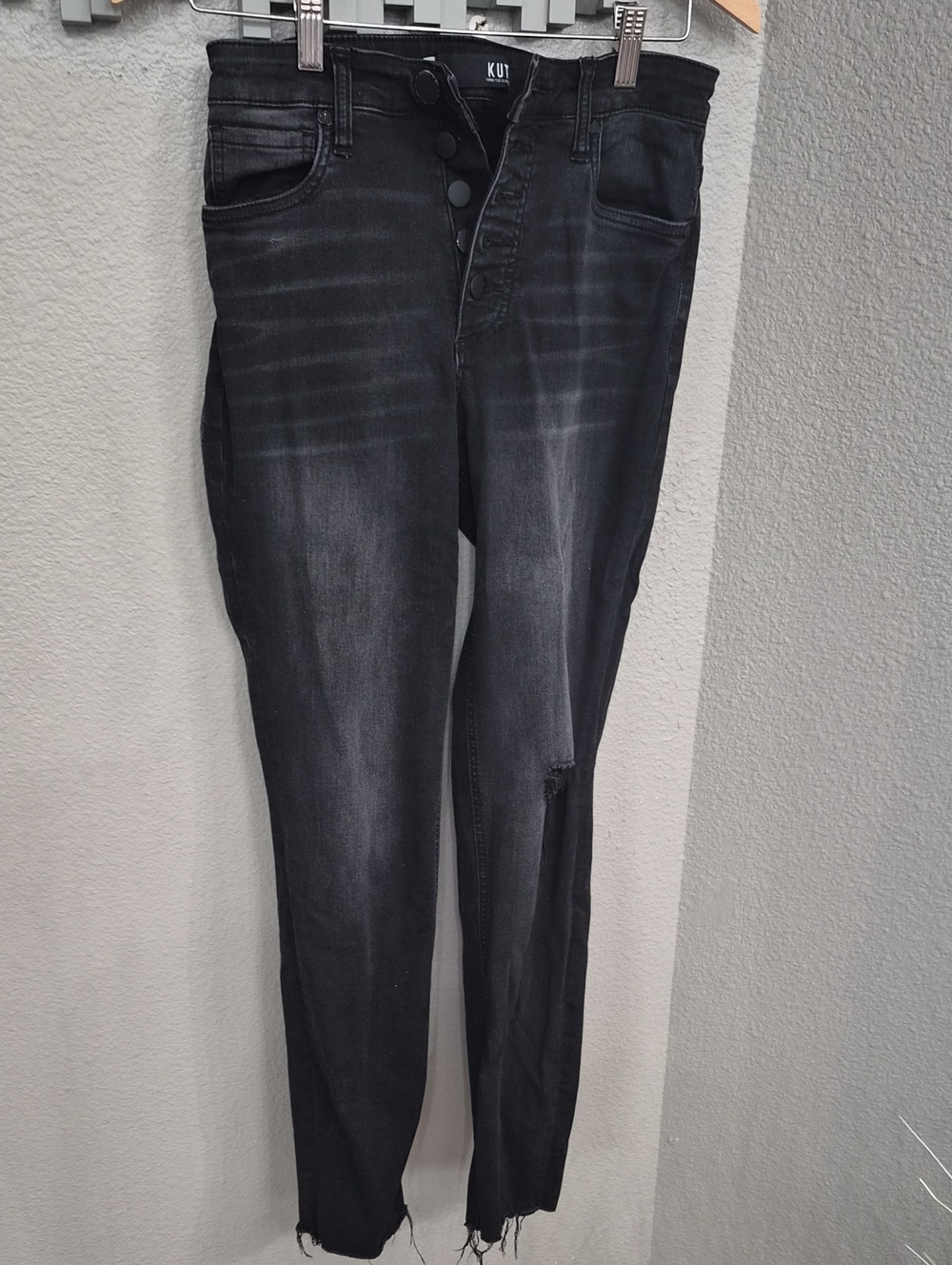 Kut From The Kloth Women's Black Distressed Skinny Jeans with Washed Detail